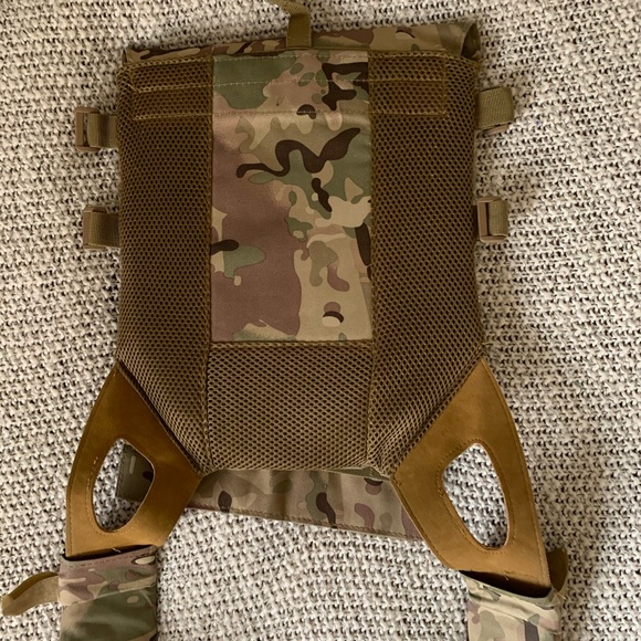 **SOLD** CrossFit Plate Carrier Vest - Picture 4 of 7